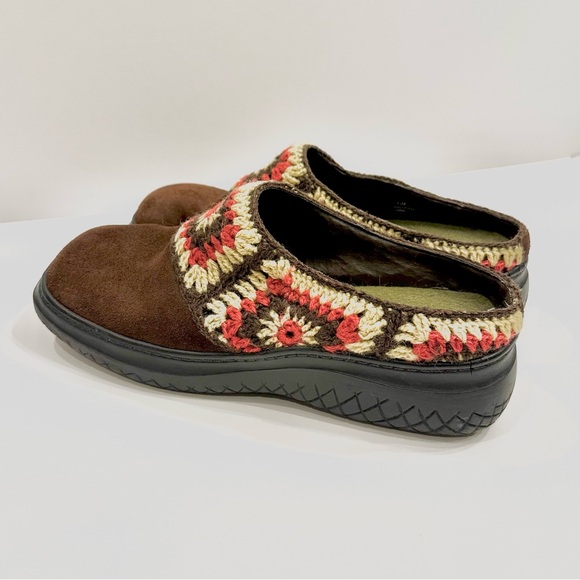 Chilis Crocheted Clogs - Picture 2 of 7